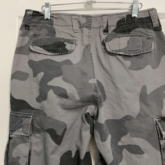 Gap men’s camouflage cargo shorts - Picture 4 of 11